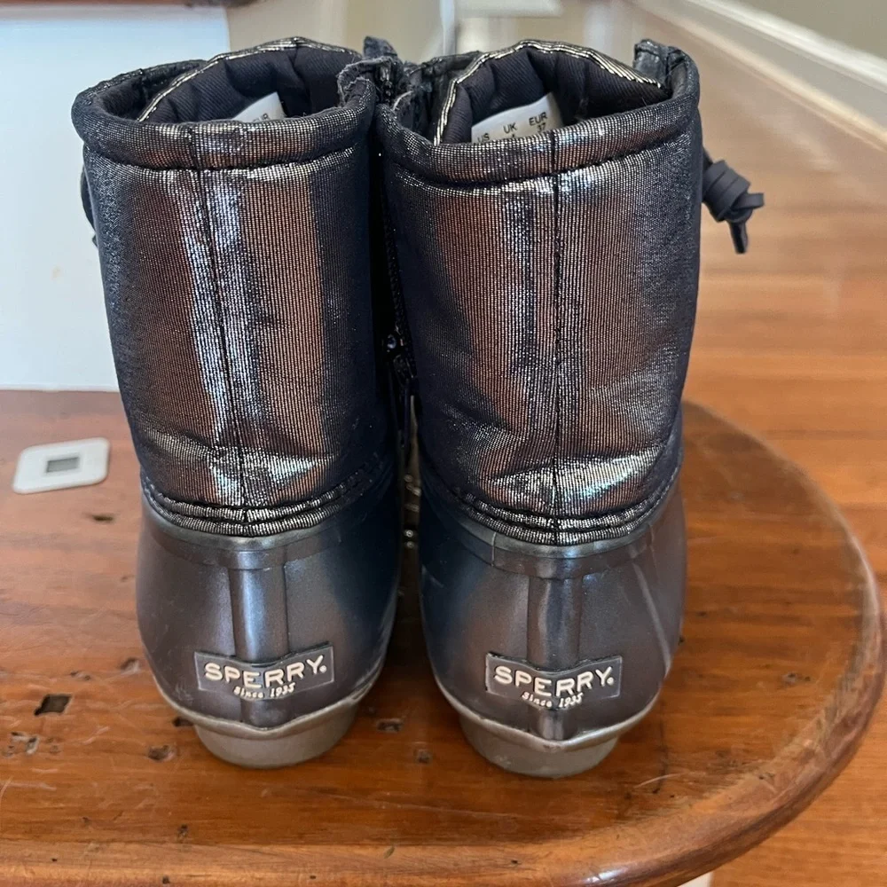 Sperry Kids Metallic Blue Duck Boots, size 5, like new